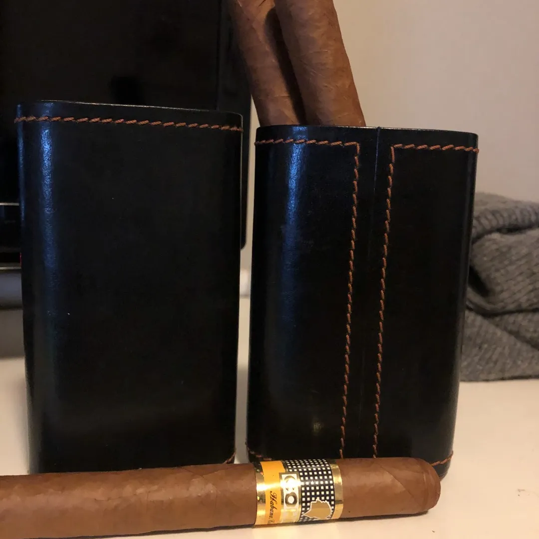 3 Cuban Cigars In Leather Case photo 1
