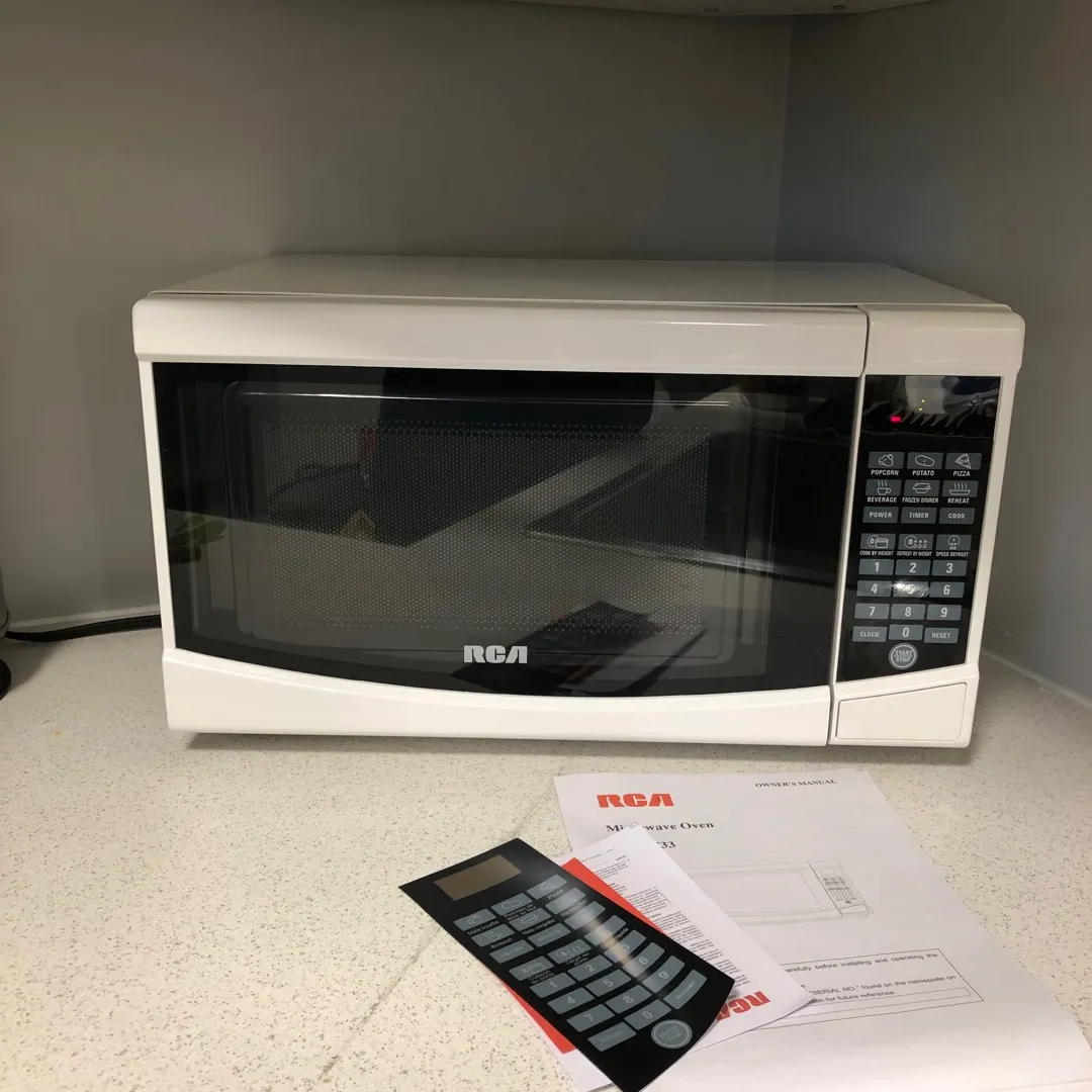 RCA RMW733 0.7 cu. ft. Countertop Microwave in White photo 1