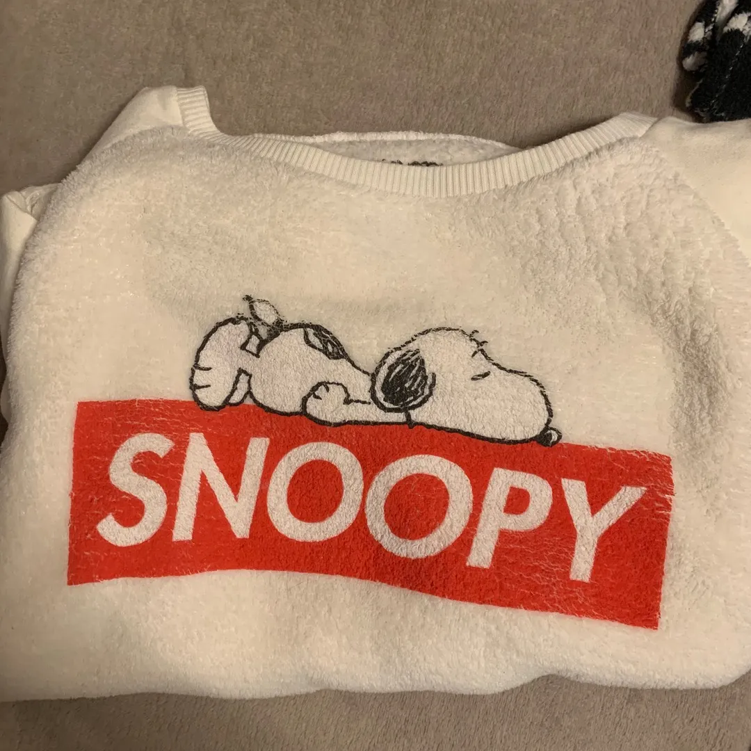 Snoopy Sweater Brand New photo 3
