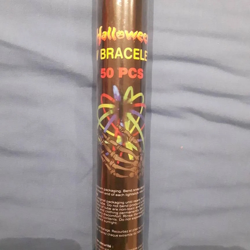 BNIP Sealed 50 Pack Of Bracelet Glow Sticks 5 Tubes Total photo 1