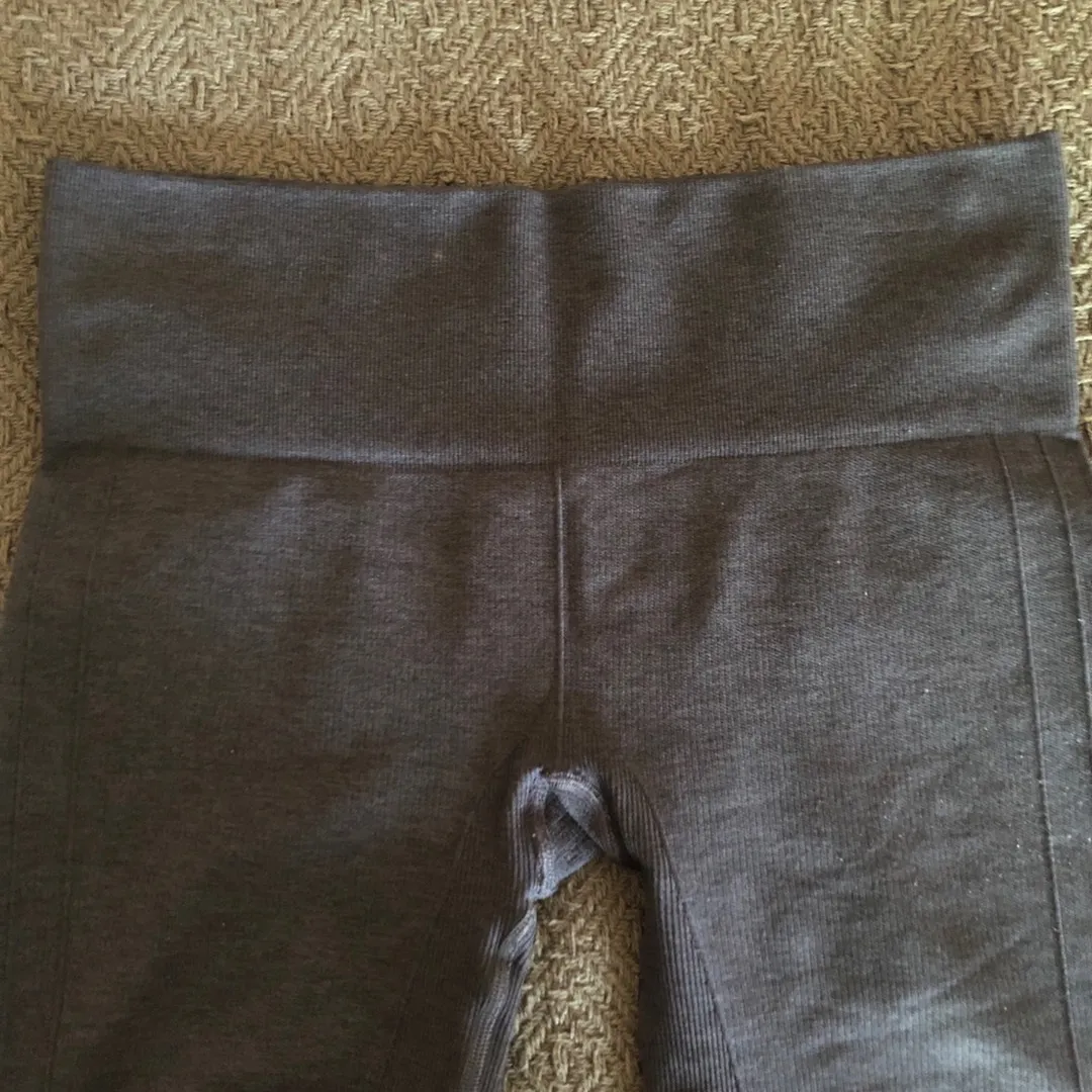 Lululemon Highwaisted Cropped Pants photo 3