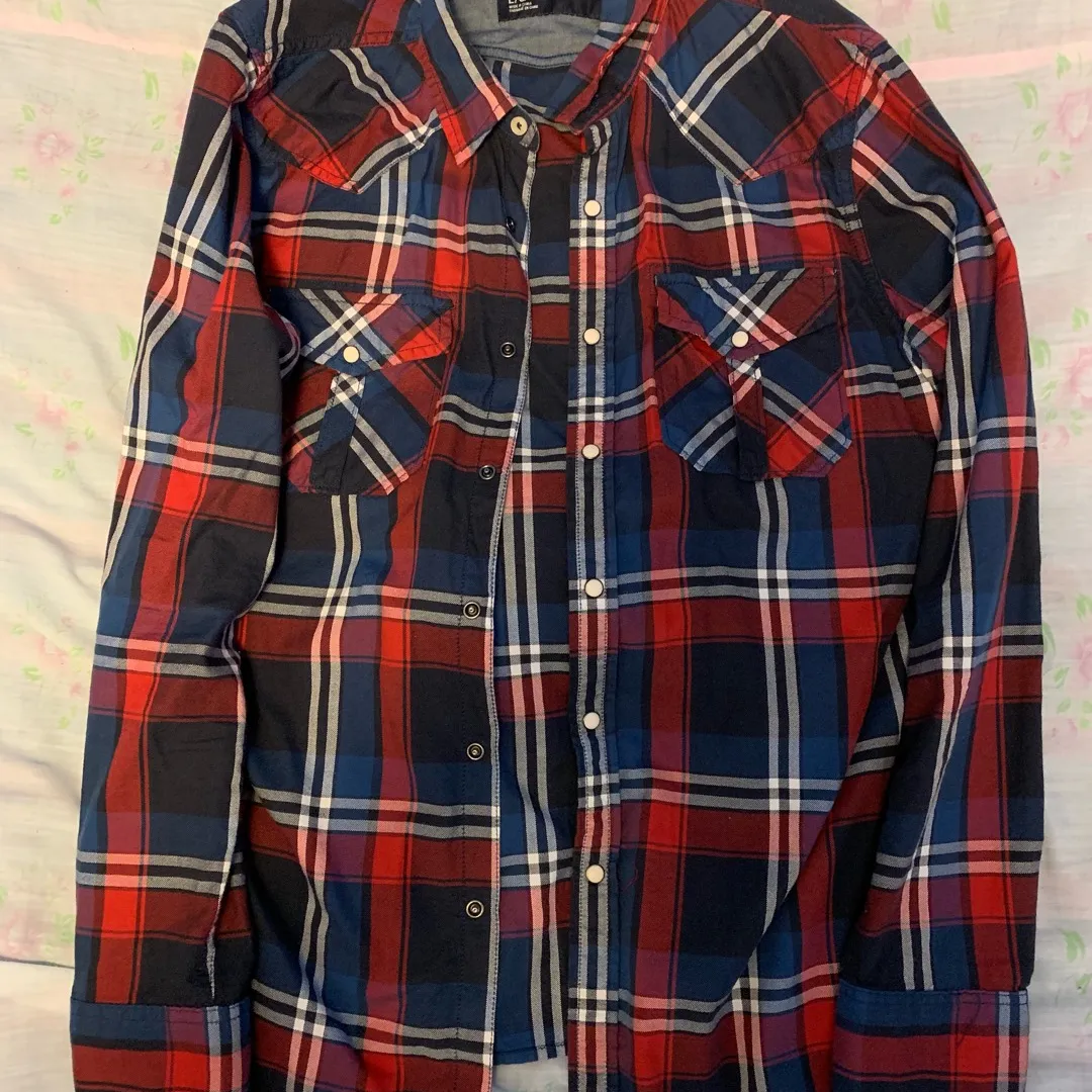 American Eagle Red And Blue Plaid Shirt photo 1