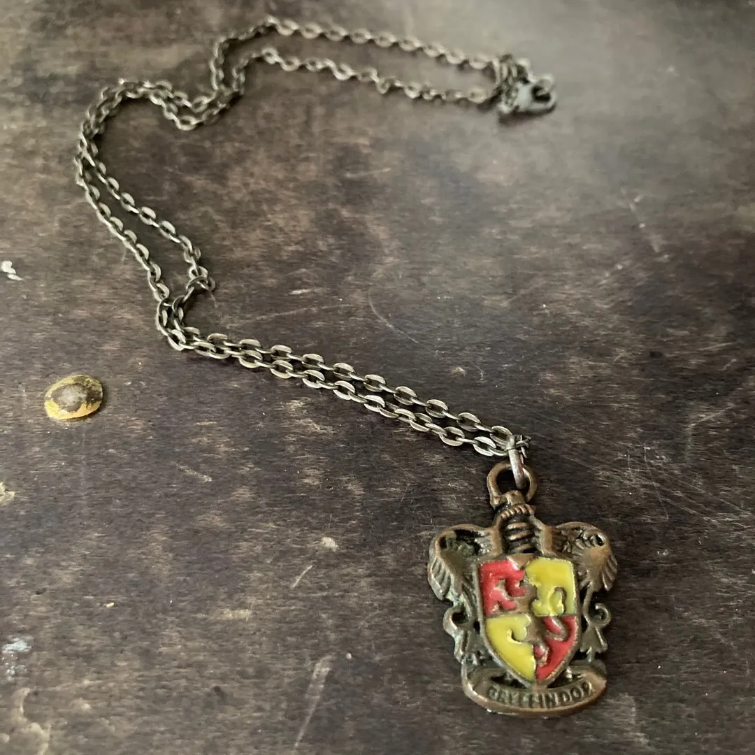 Gryffindor necklace photo 3