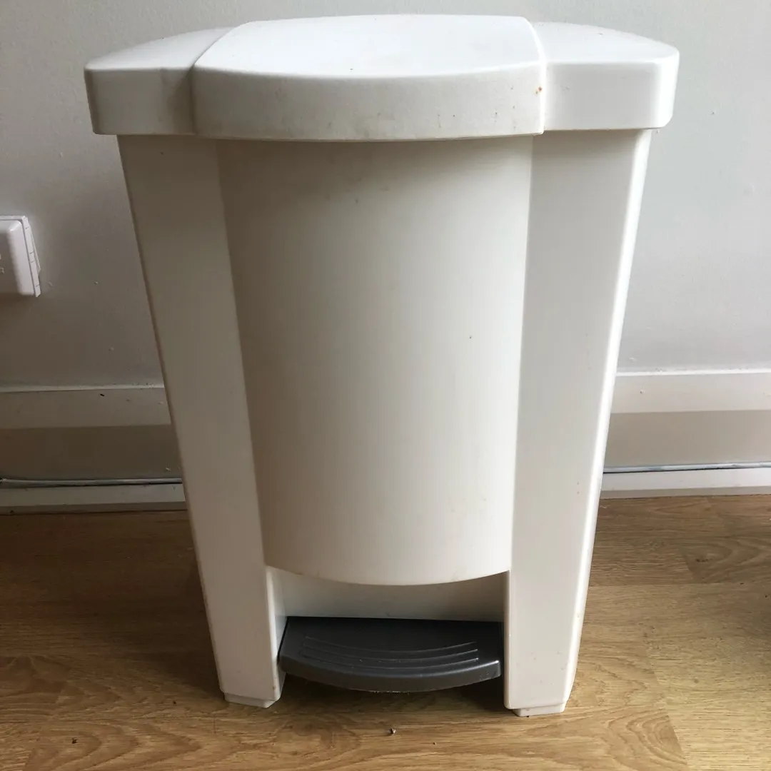 Large Plastic step-on Trash Can photo 1
