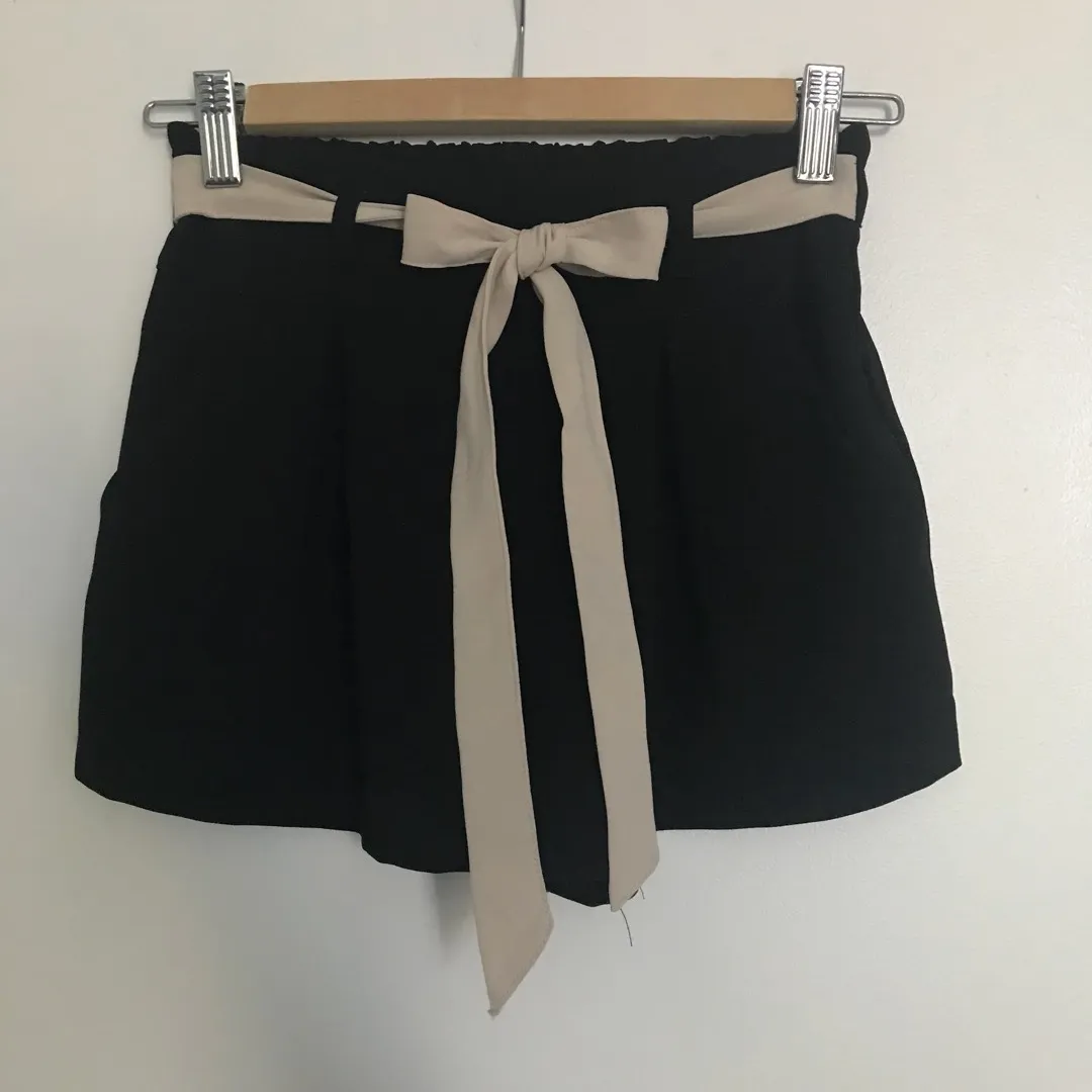 Forever 21 Black Shorts With Beige Ribbon Bowtie Size XS photo 1