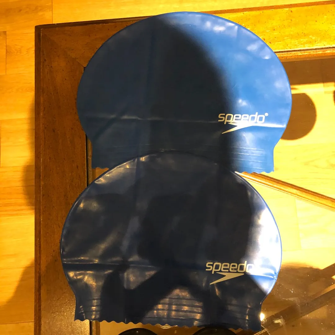 Swimming Caps And Goggles photo 1