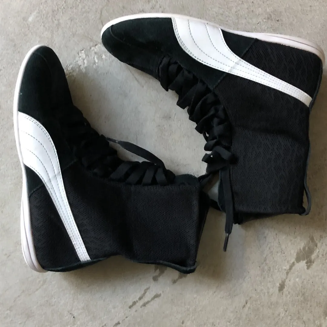 Puma Shoes Size 7 photo 1