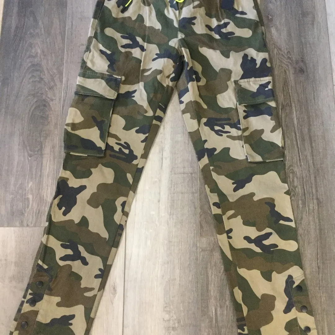 Men’s Medium Camouflage Pants photo 3
