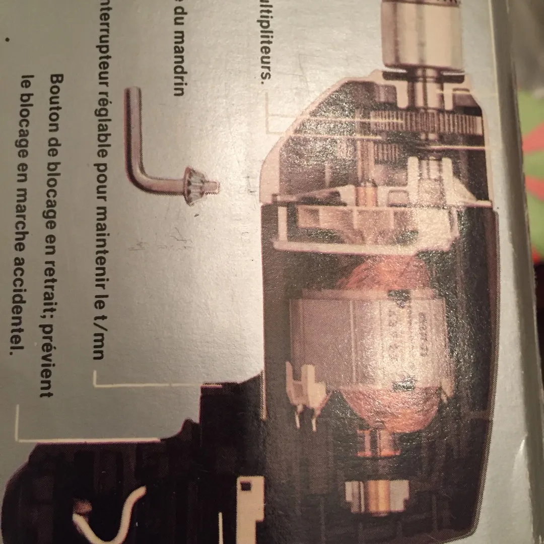 Free Electronic Drill - missing chuck key photo 7