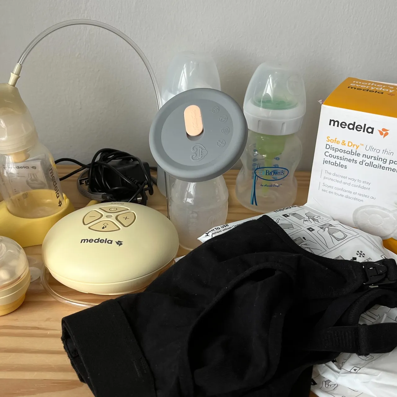 Medela & more: Everything you need to breastfeed:) photo 1