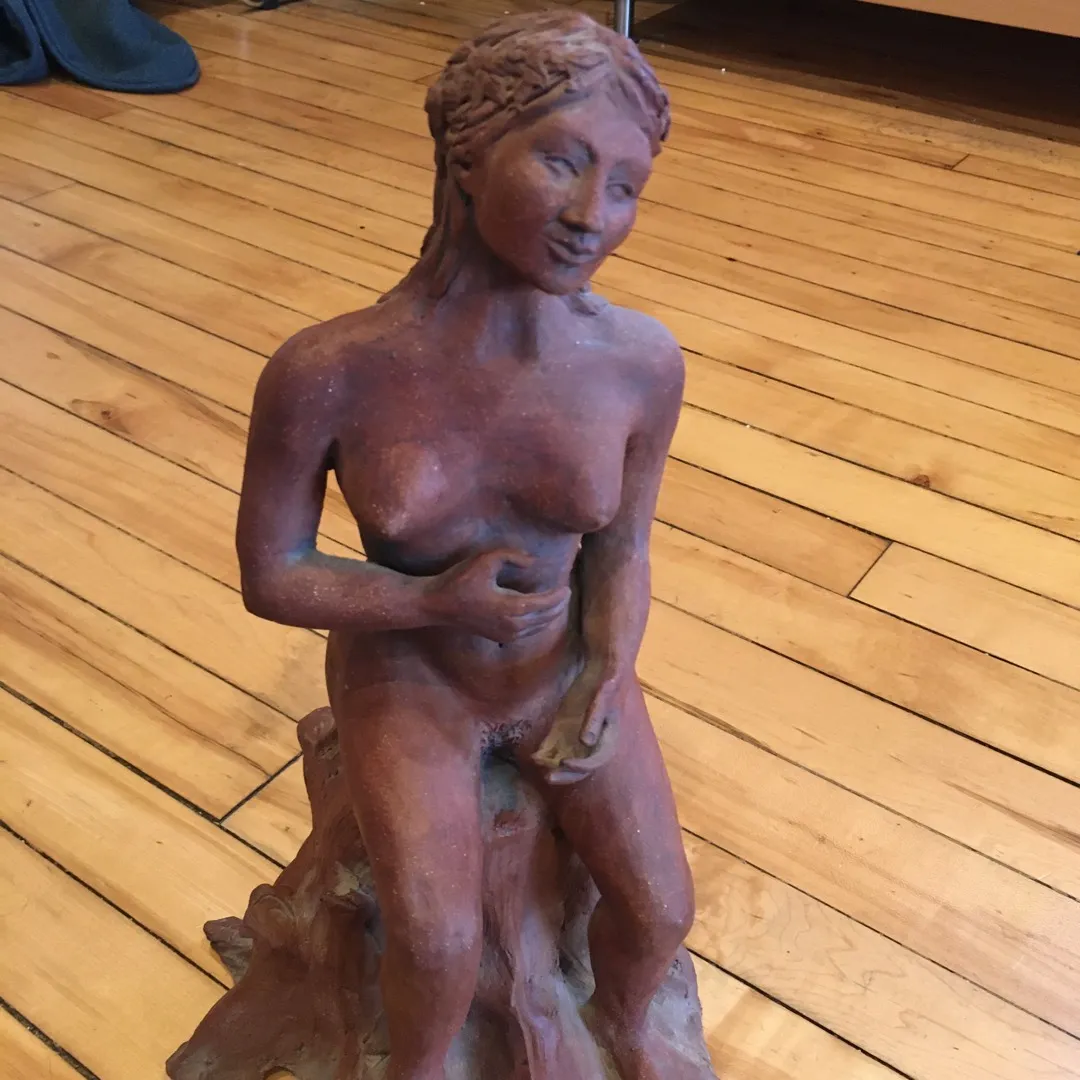 Sculpture Of Nude Woman photo 1