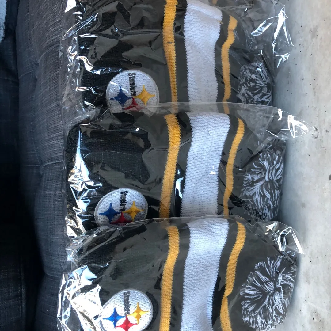BNIP - ** Now Only 2 Pittsburgh Steelers Toques ** photo 1