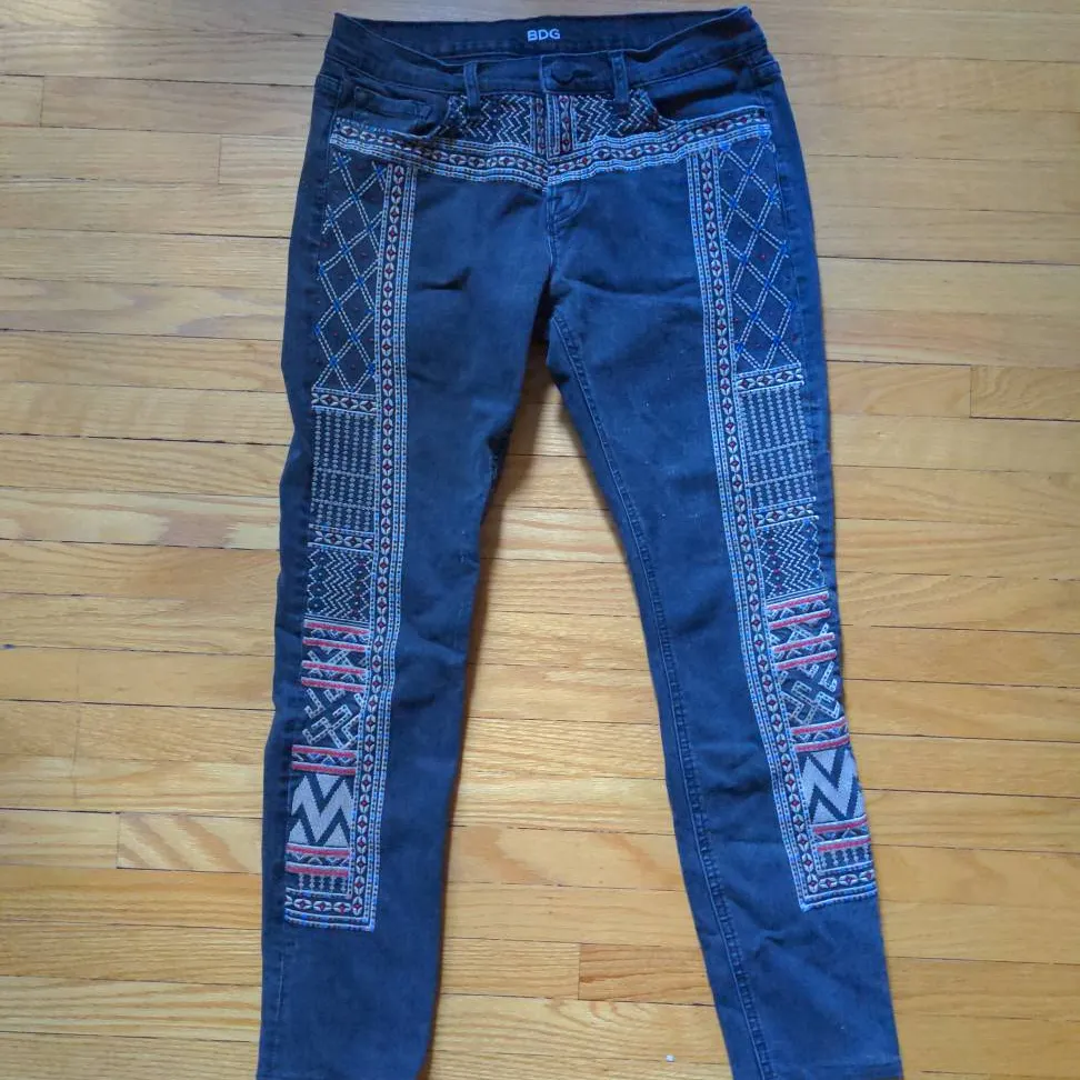 BDG Mid Rise Jeans With Embroidered Detailing photo 1
