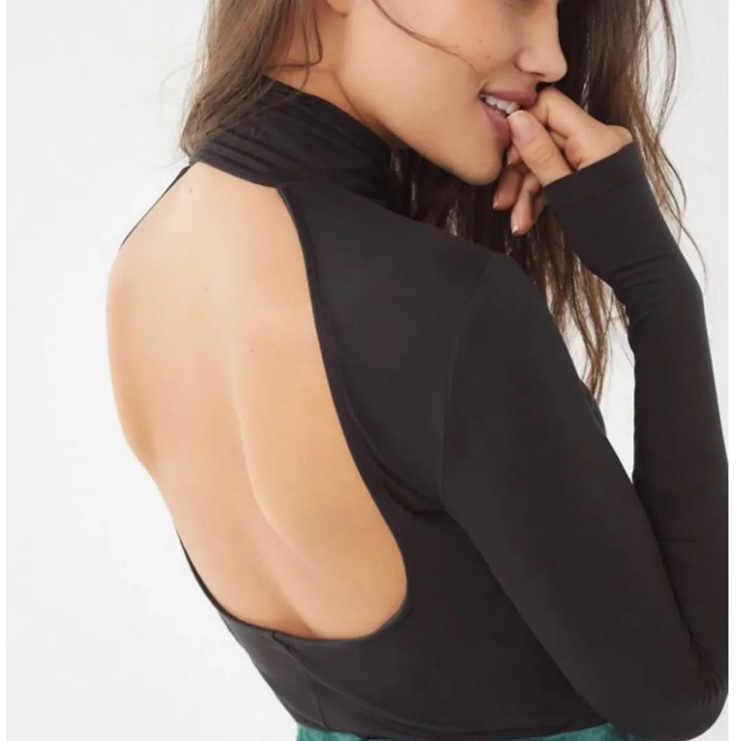 Cut Out Back Bock Top Urban Outfitters photo 3