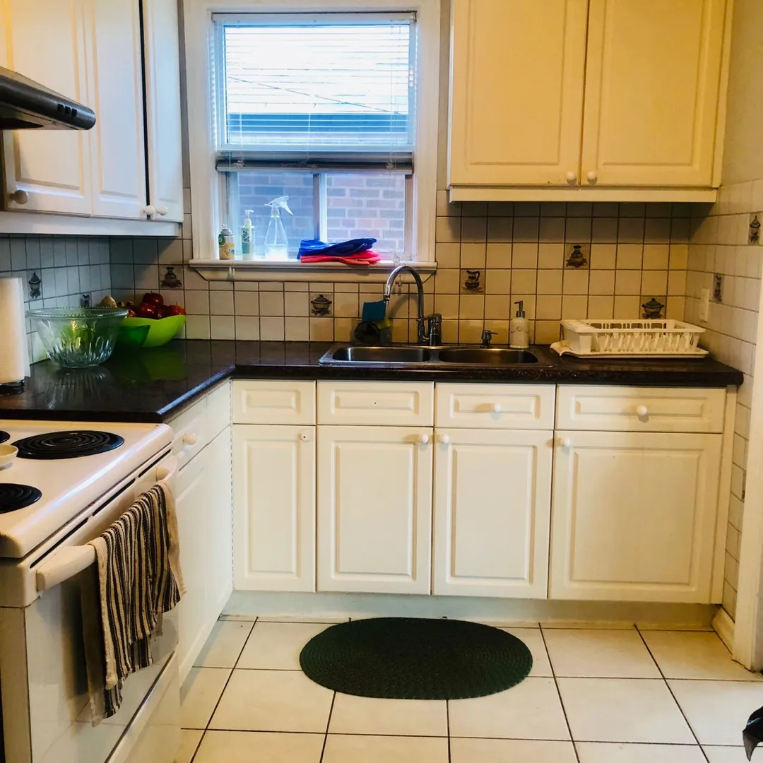 1 Bedroom For Rent $700 - Female Only photo 8