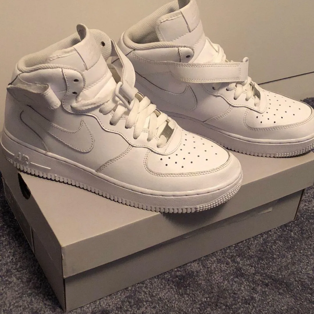 New Nike Air Force Ones Mid photo 1