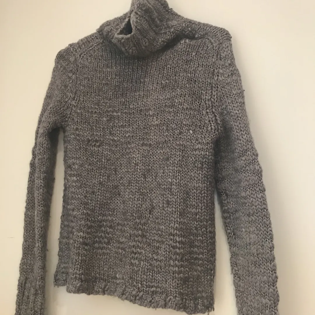 Grey Gap sweater - Small photo 1