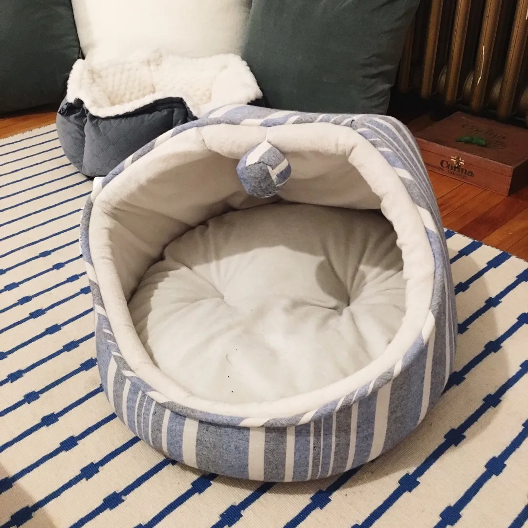BN Whiskers & Co. Dog/Cat Bed photo 1