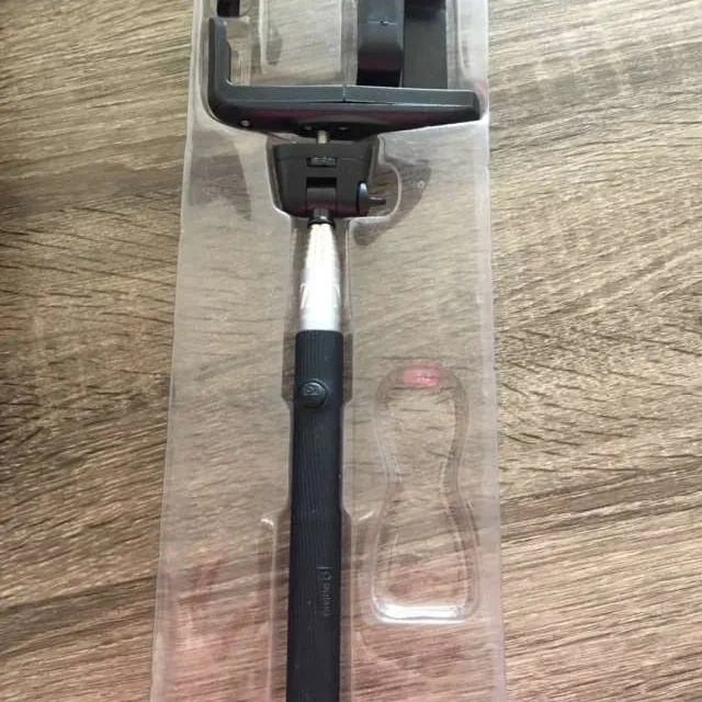 Brand New Wireless Selfie Stick photo 1
