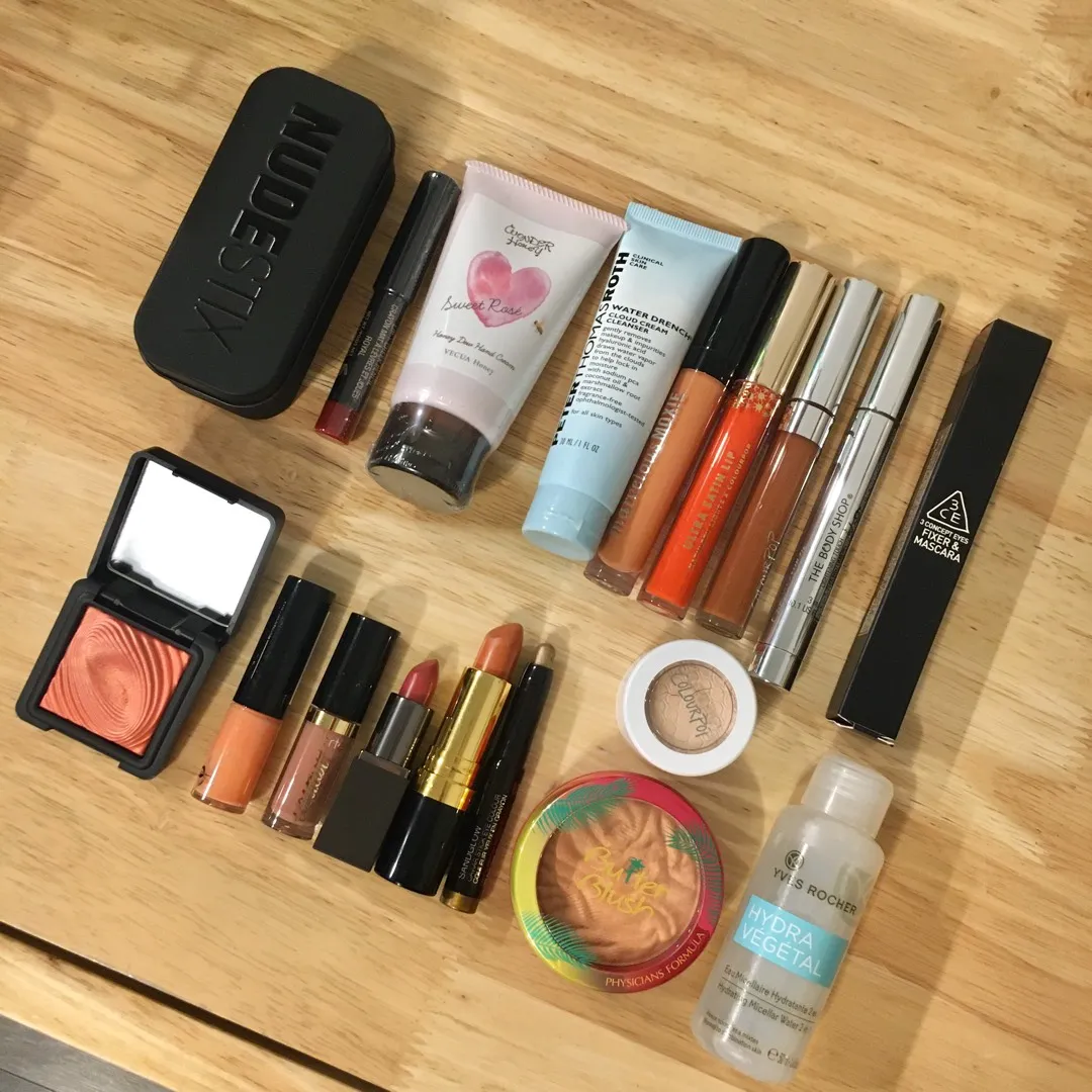 New/ Used Once makeup! photo 1