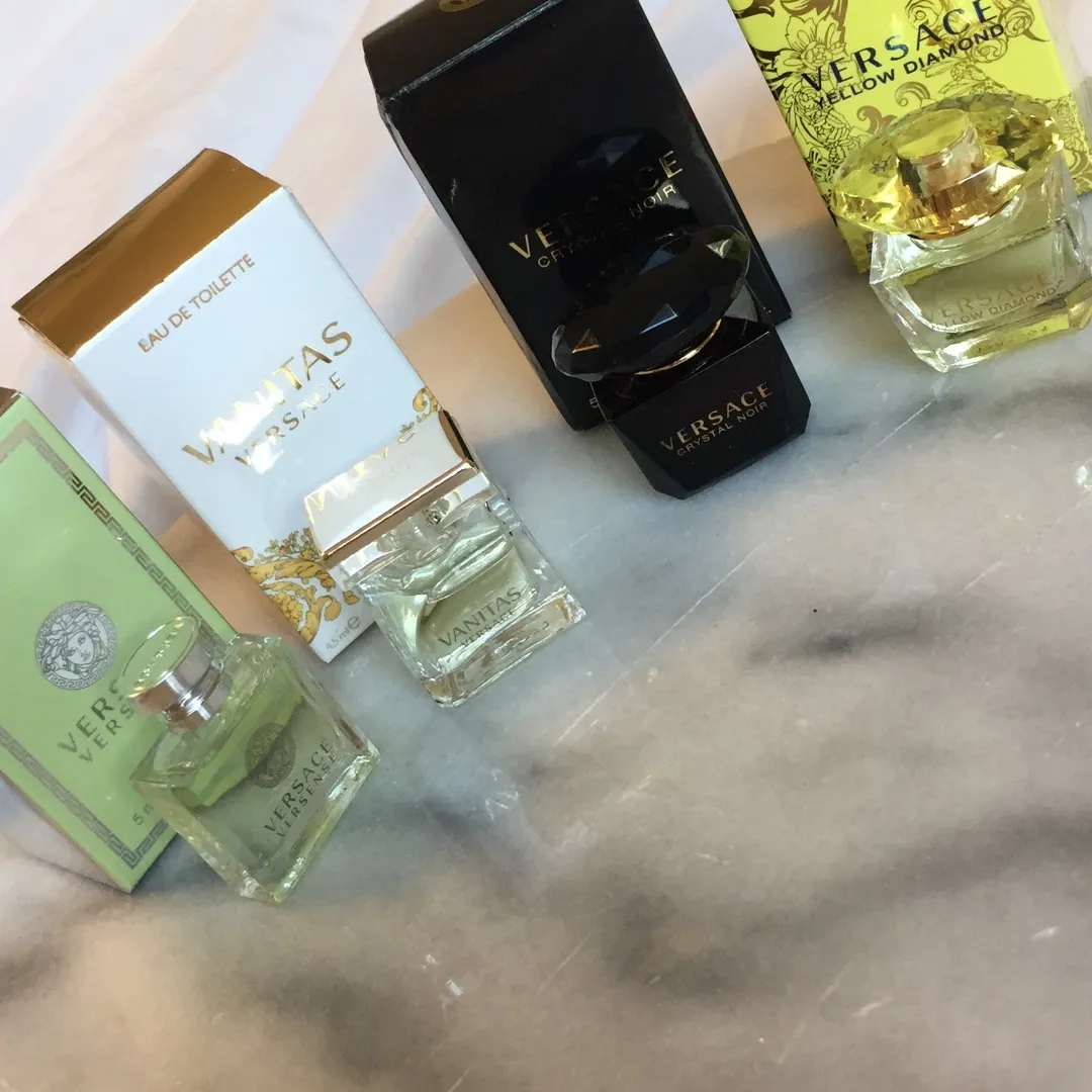 4 Mini Versace Perfumes photo 1