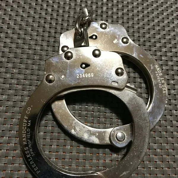 Peerless Handcuff photo 1