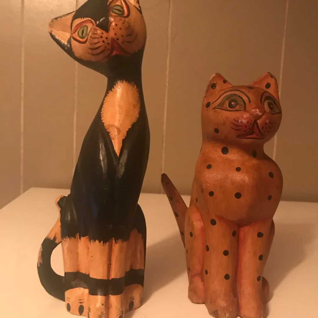 2 Wooden Cats photo 1