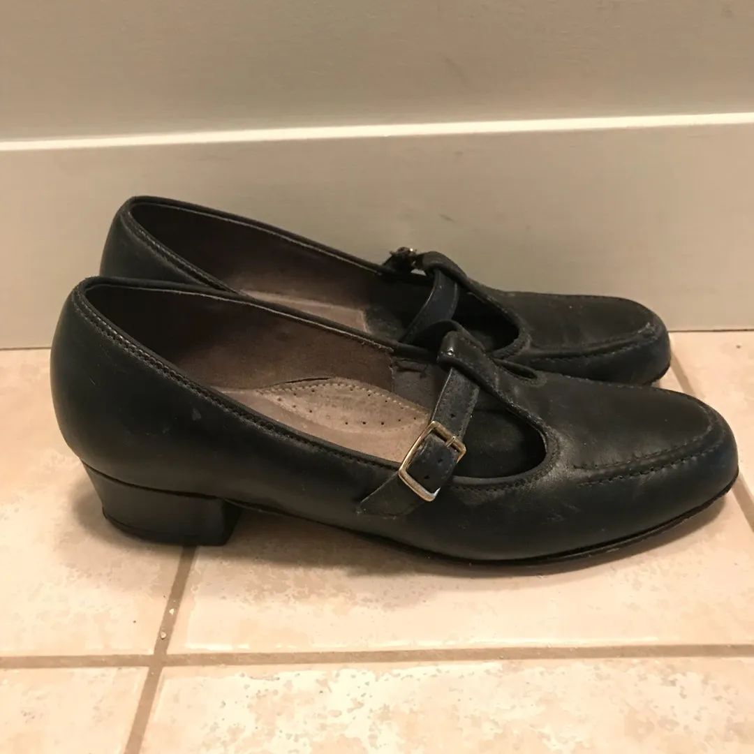 Vintage T-strap leather heels photo 1