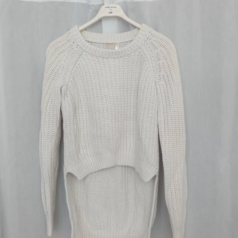 H&M Cropped Cream Shaker Stitch Sweater With Long Back photo 1