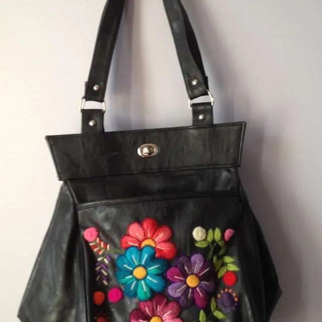 Black Leather Purse With Floral Embroidery photo 1