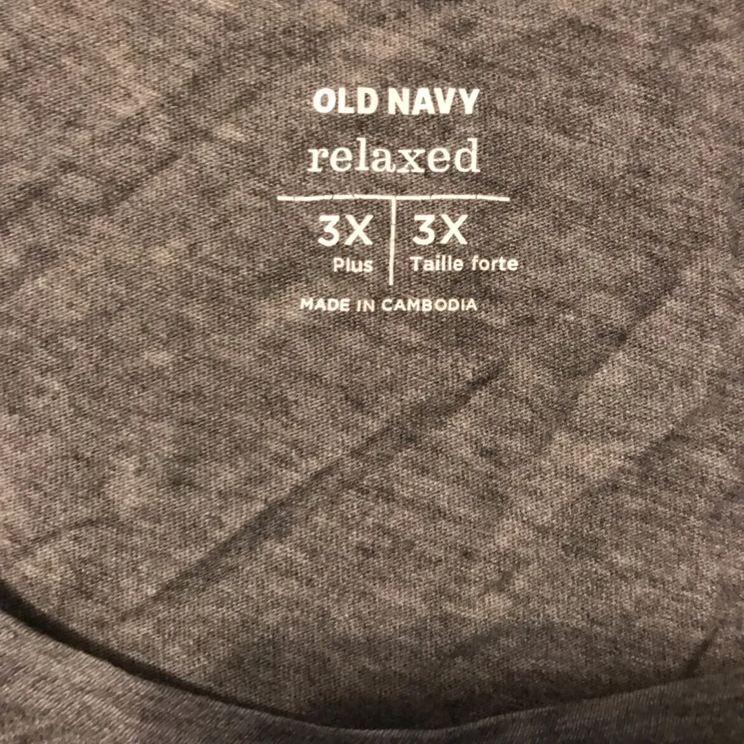 Old Navy Gray Graphic T-Shirt photo 3