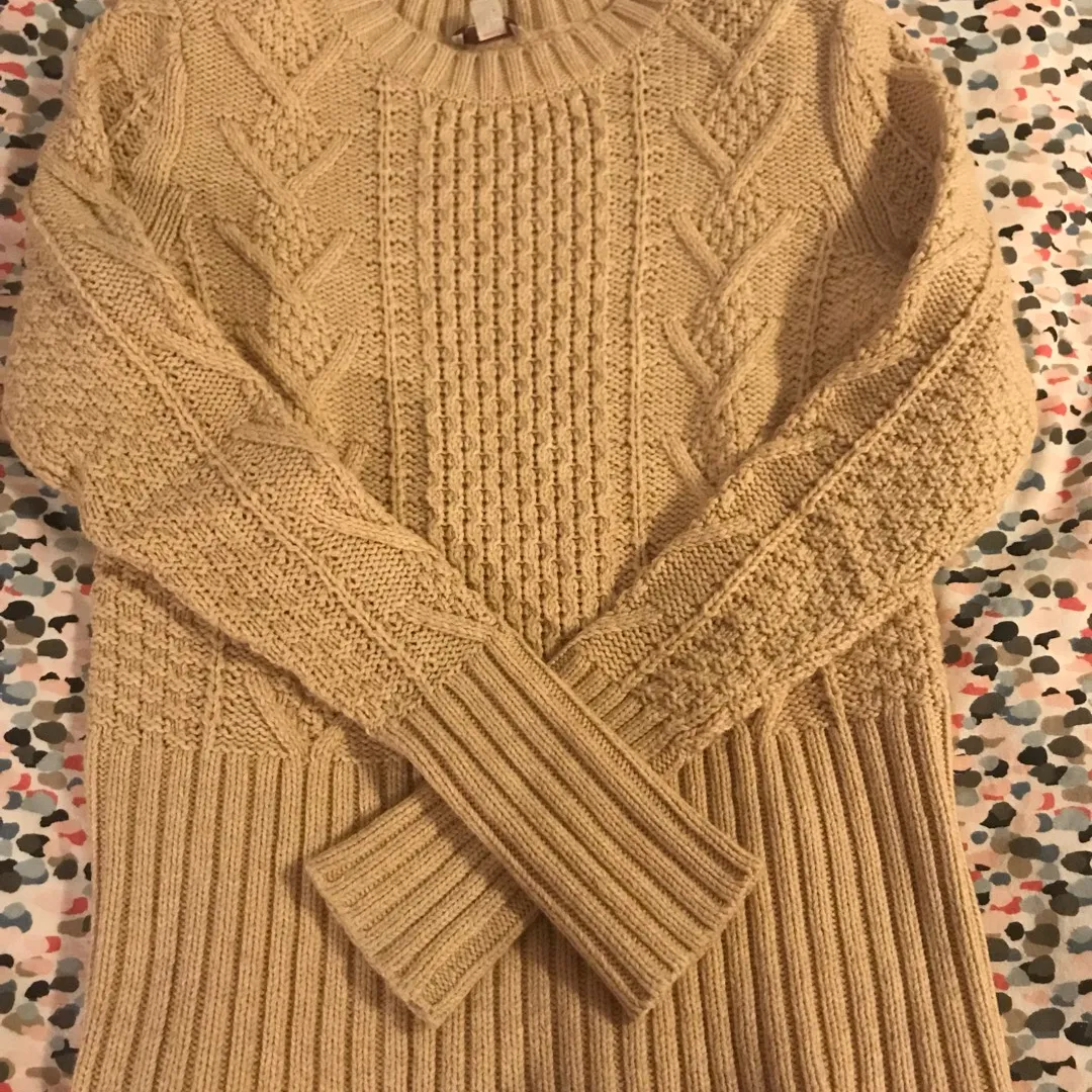 BNWOT Gap Cable Sweater photo 1