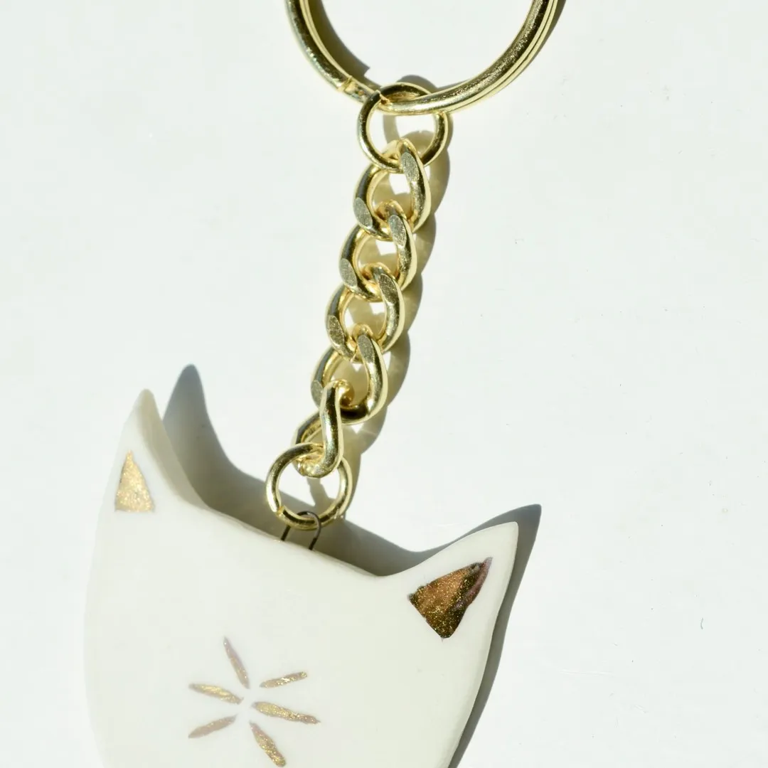 Porcelain And 18k Gold Cat Keychain photo 1