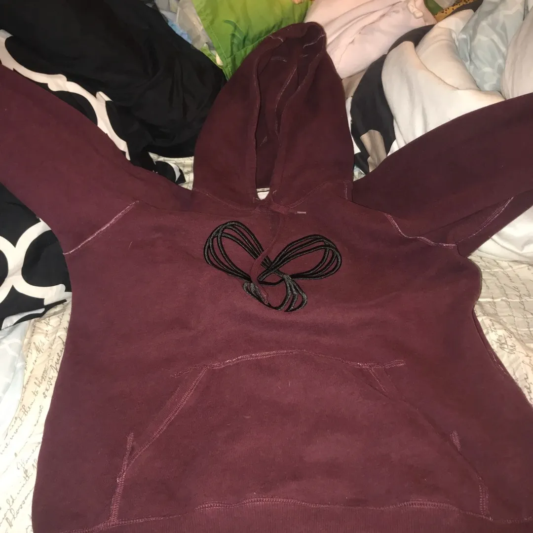 Size Large TNA HOODIE photo 1
