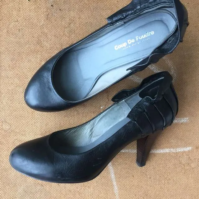 Black leather heels photo 3