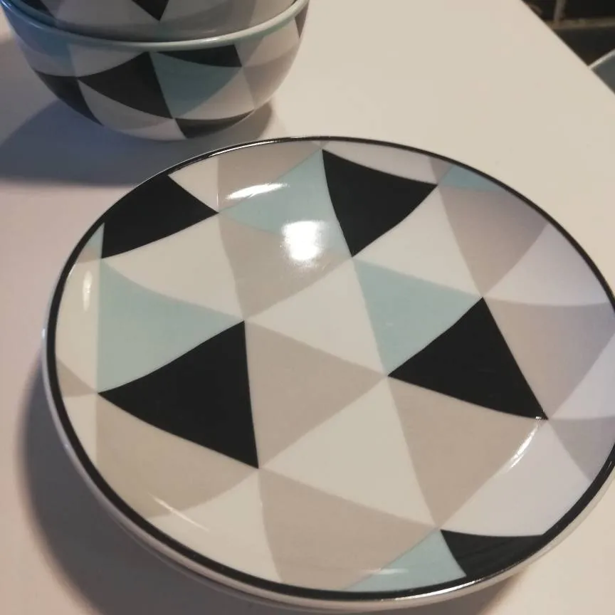 Ceramic Plates & Bowls Set photo 1