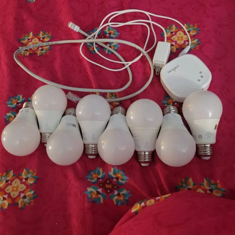Sengled Hub With 8 Bulbs photo 1