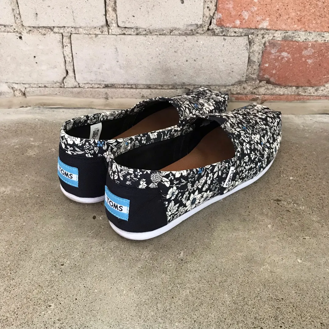Navy Floral Toms photo 4