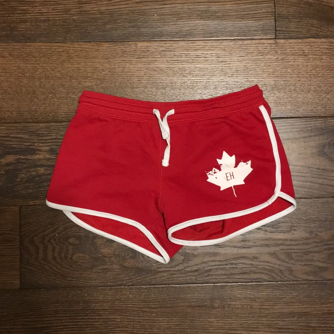 Red Canada Shorts photo 1