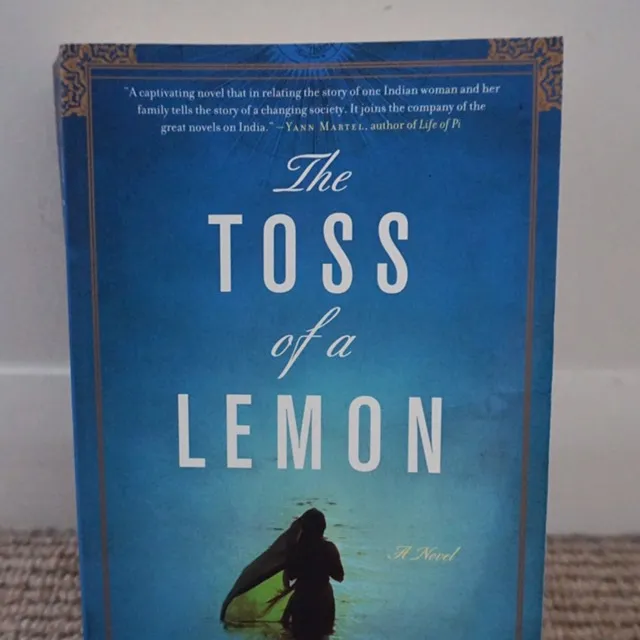 [Used] The Toss Of the Lemon - Padma Viswanathan photo 1