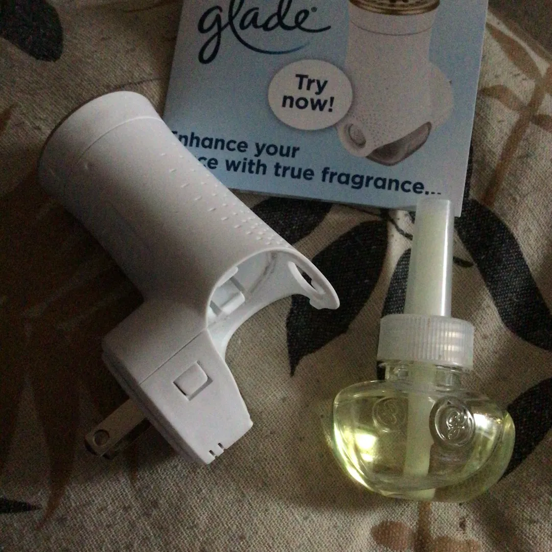 Glade Plug In With Scent photo 1