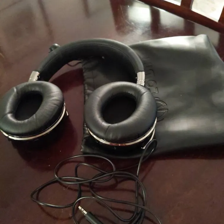 Cowin Noise Cancelling Headphones photo 1
