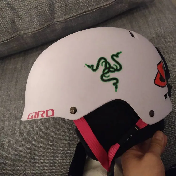 Giro Ski/Snowboard Helmet Medium photo 1