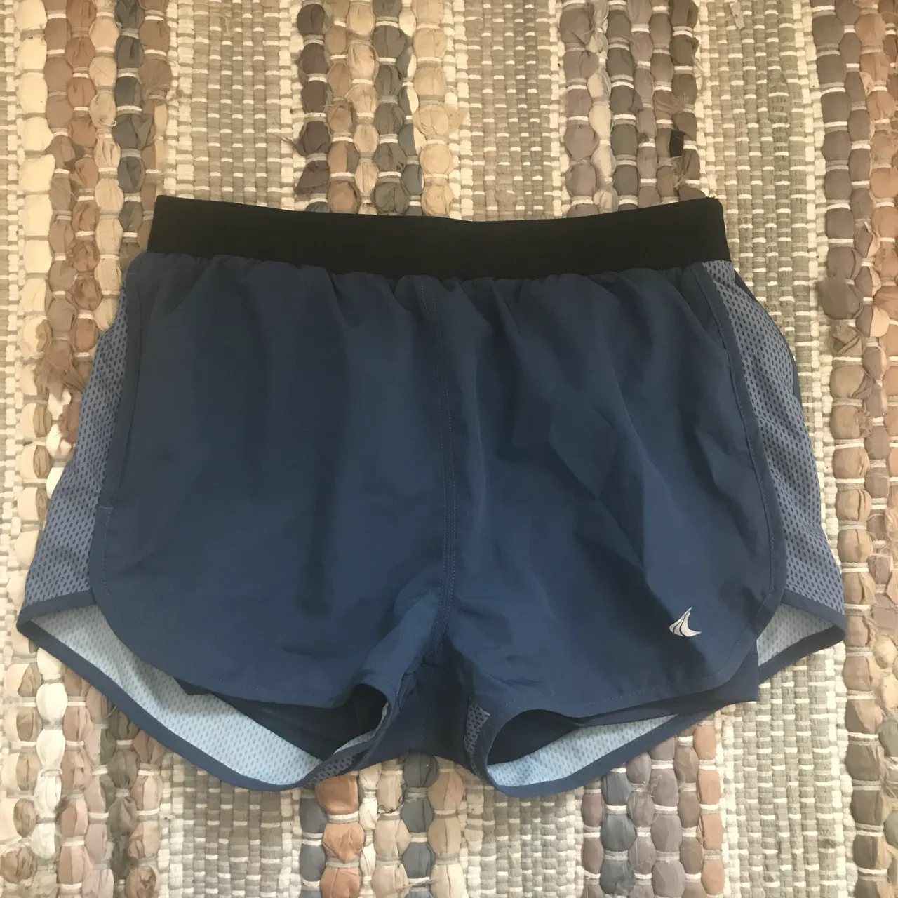 Practical and good looking running shorts photo 1