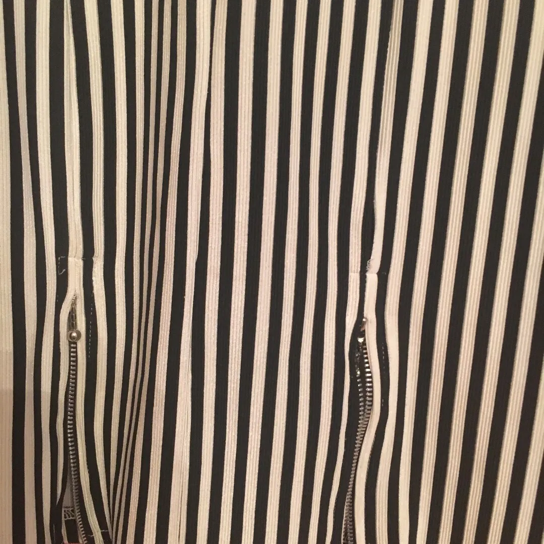 Black and white striped dress photo 4