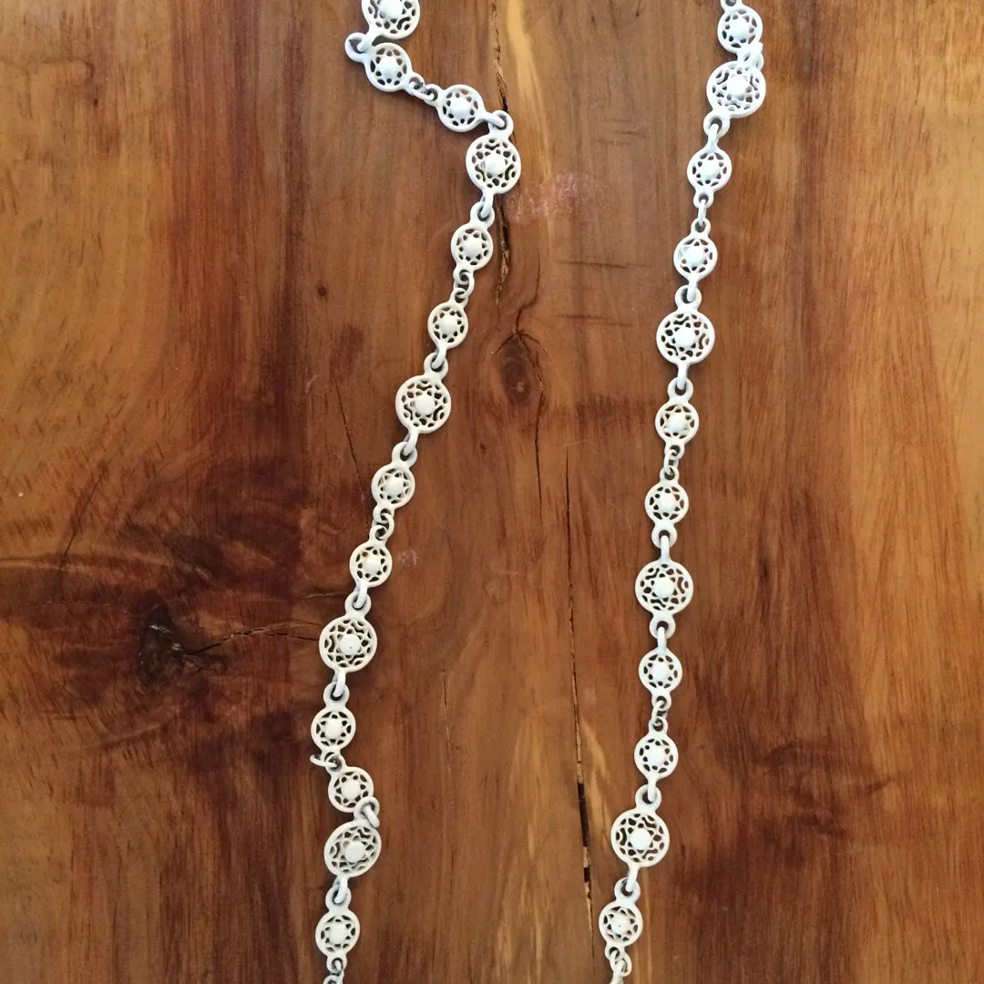 White Metal Necklace - Vintage photo 1