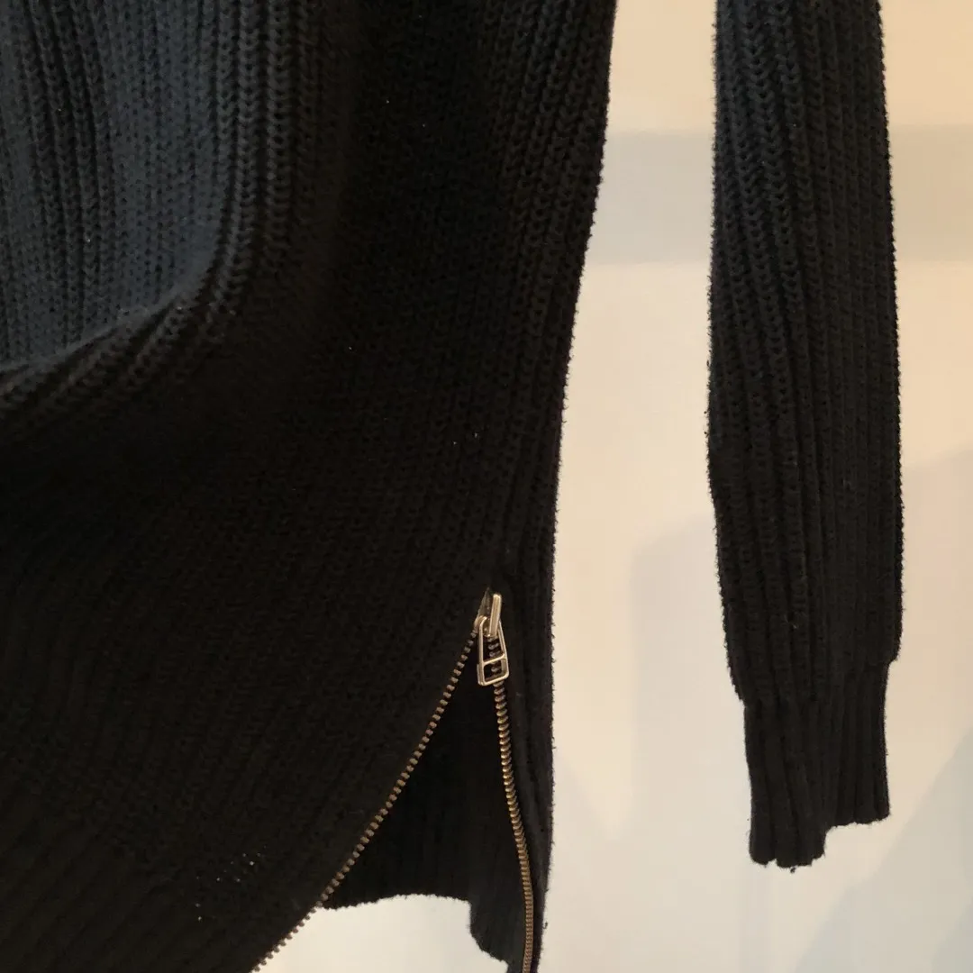 Black Knit With Zipper Detail photo 3