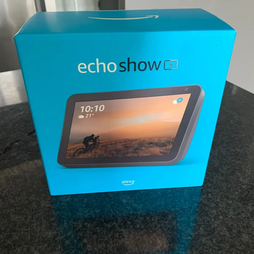 Amazon Echo Show 8 photo 1
