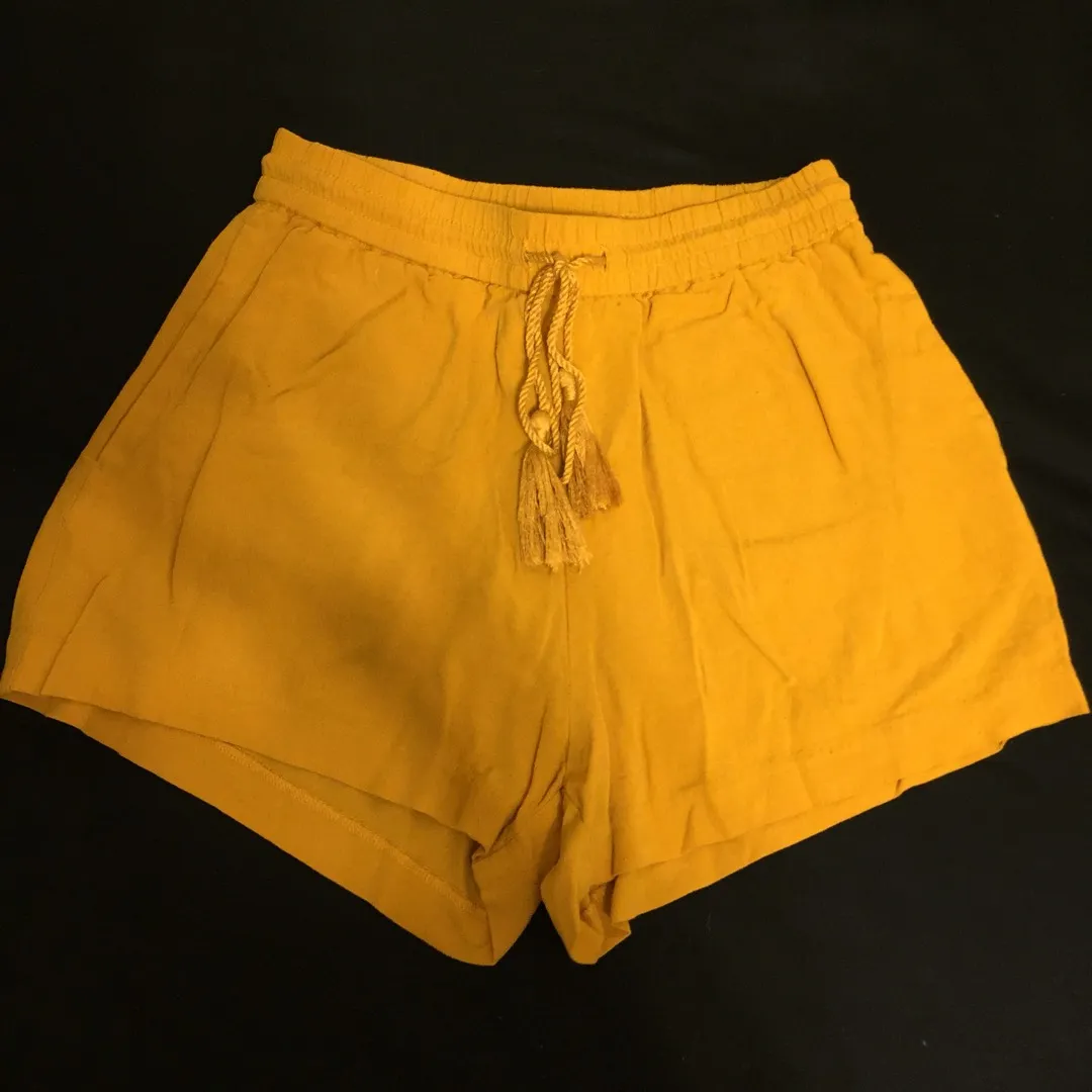 Mustard Yellow Flowy Shorts XS photo 1