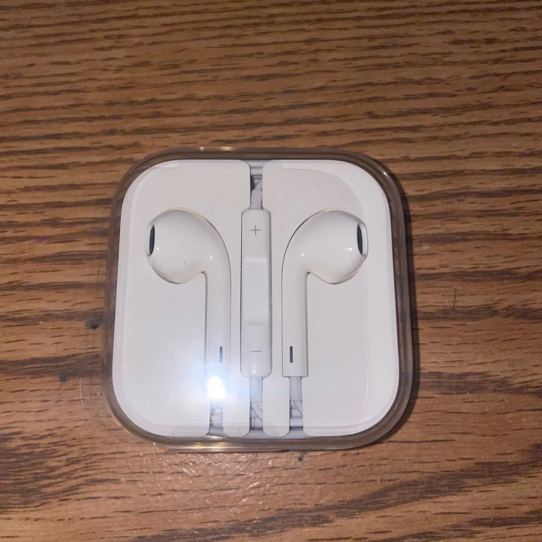Authentic Apple Headphones photo 1